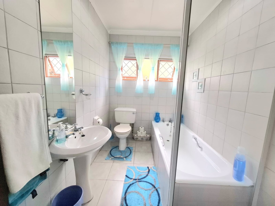 3 Bedroom Property for Sale in Beacon Bay North Eastern Cape